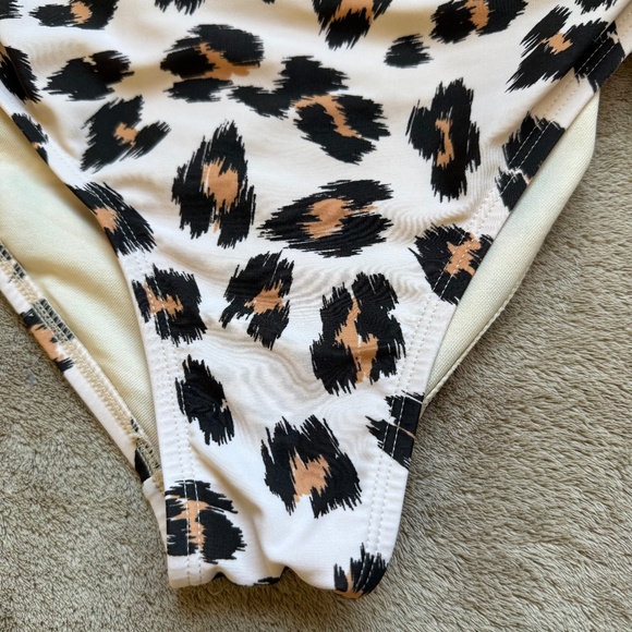 Kona Sol Leopard Print Tortoise Ring Racer Back One Piece Swimsuit Size Medium - Picture 11 of 16